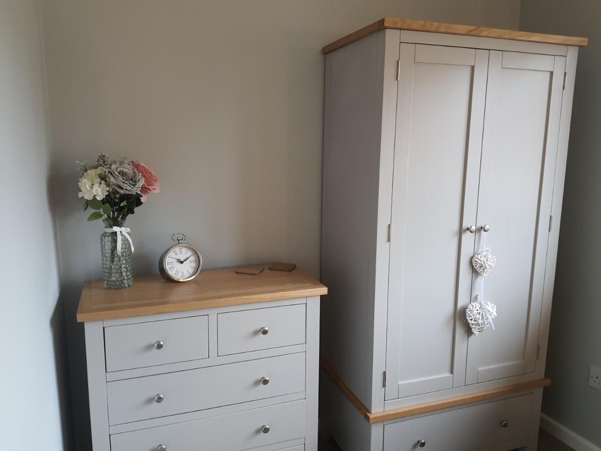 Country Style, 2 Bedroom House, Parking And Superb Location NWI Exteriér fotografie