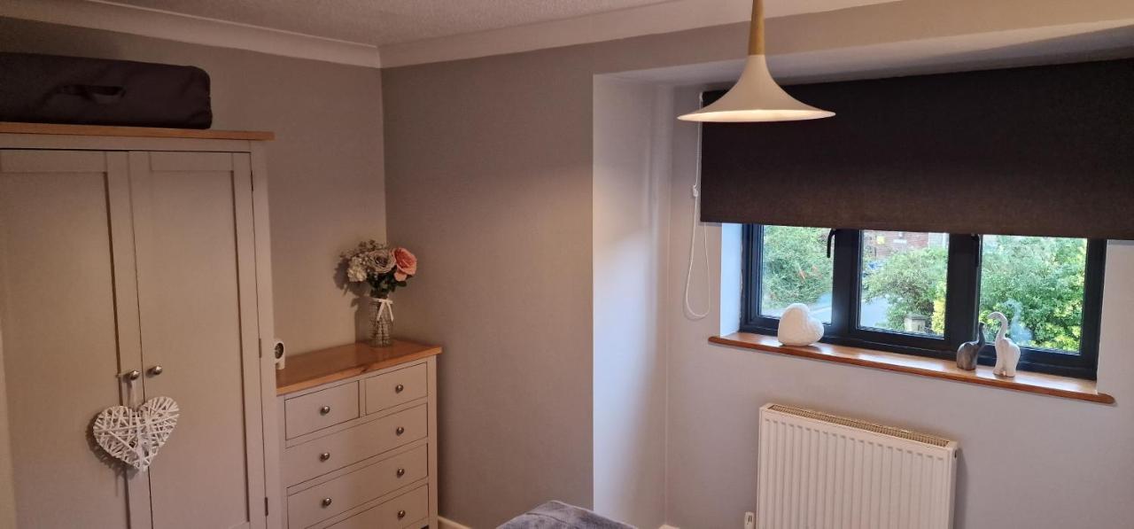 Country Style, 2 Bedroom House, Parking And Superb Location NWI Exteriér fotografie